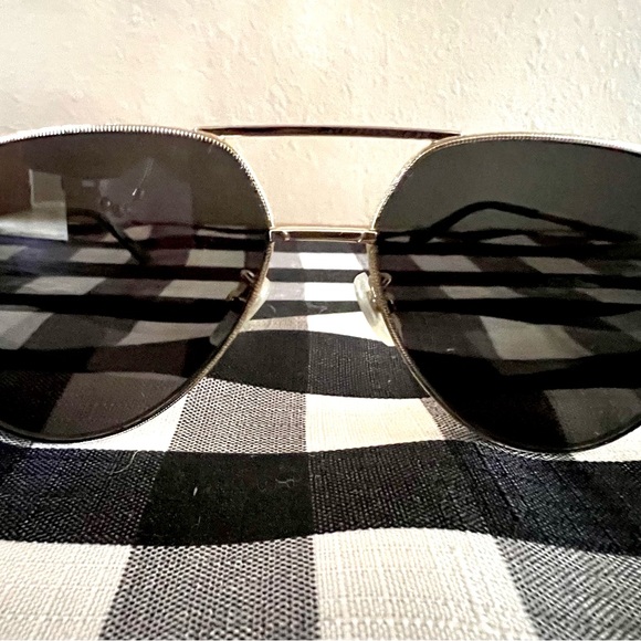 Gucci Aviator-Style Sunglasses - Picture 8 of 9